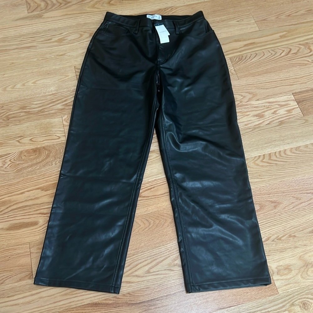 New! Abercrombie & Fitch SZ 31/12 curve love vegan leather high rise loose pants